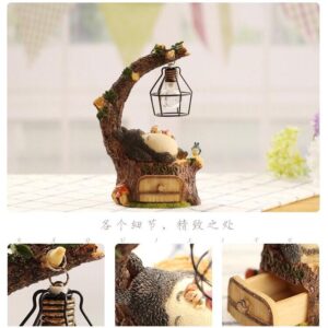 Totoro ngồi gốc cây